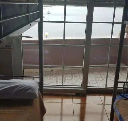 Albergue En Playa De Quenxe * Corcubión